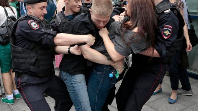 Russian Lawmakers Pass Bill Prohibiting LGBTQ 'Propaganda'